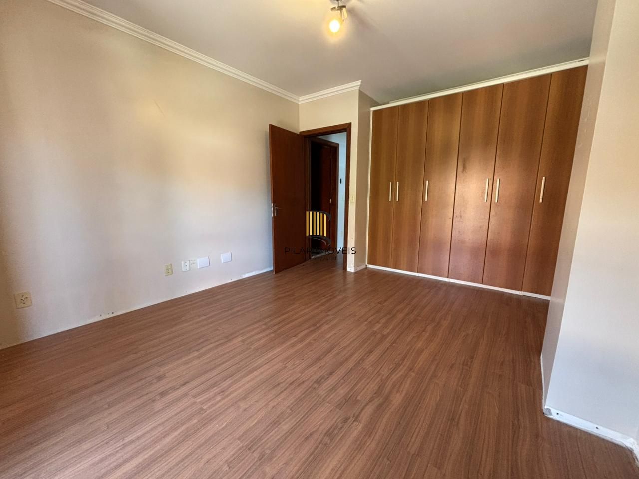 Resodência com 4 dormitórios em condomínio com Energia Solar Privativa.