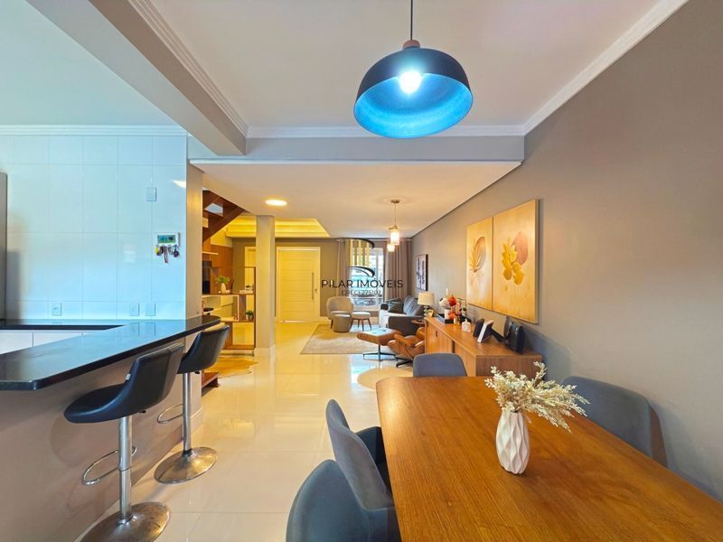 Casa com vista para o Rio e 3 dormitórios