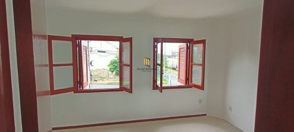 Casa para Venda - 75m², 3 dormitórios, 2 vagas - Guarujá