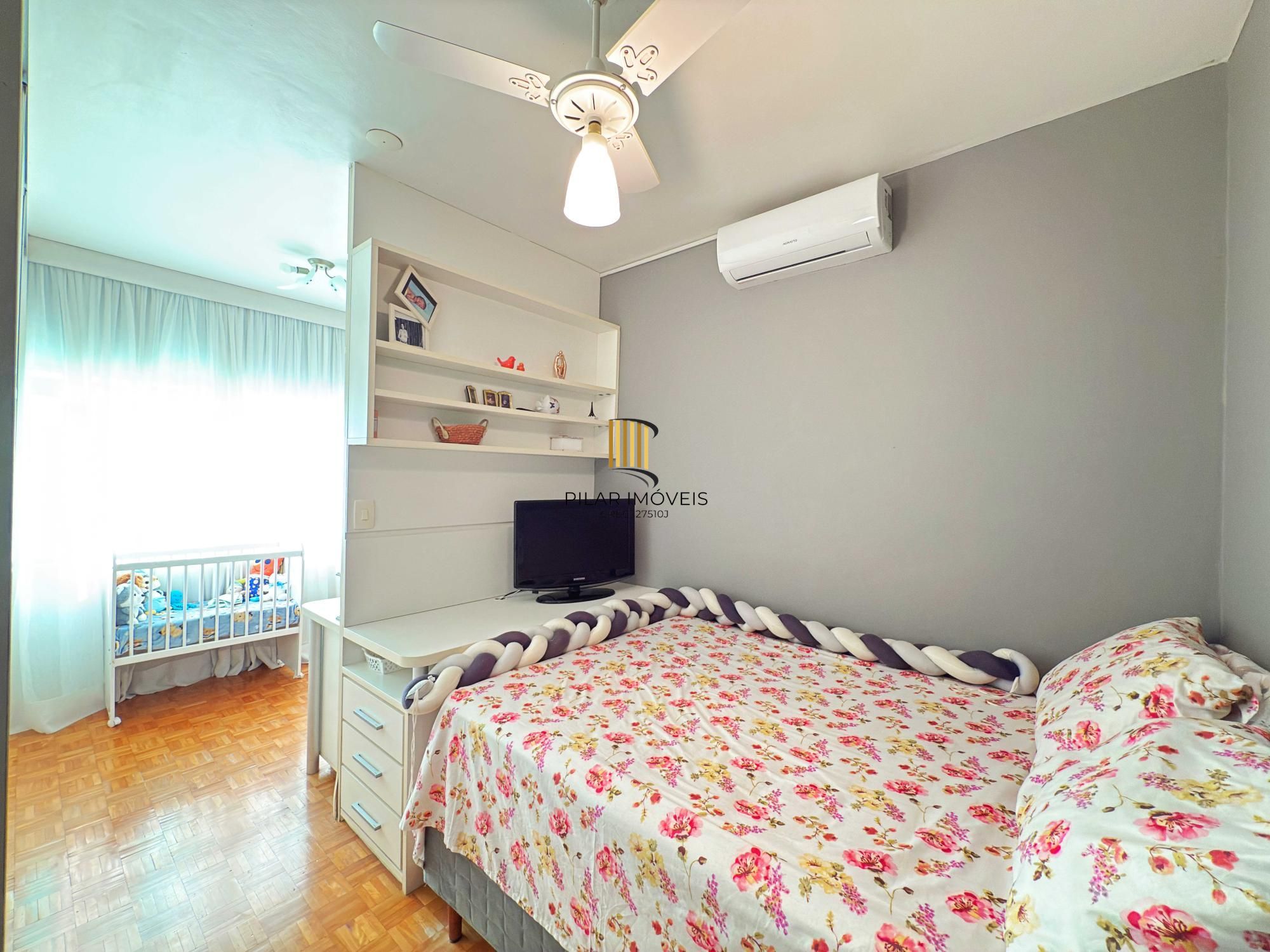 Ótima residência com 4 dormitórios, lareira e piscina no coração do bairro Tristeza.