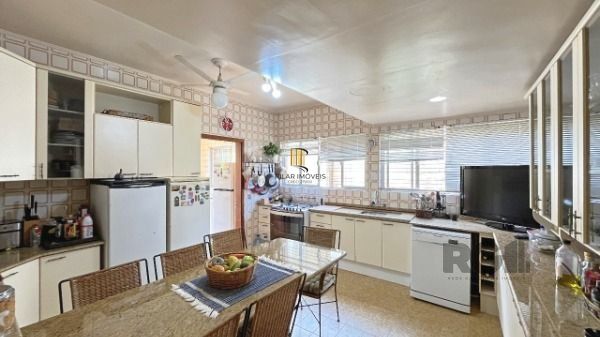 Casa para Venda - 370m², 4 dormitórios, sendo 1 suites, 3 vagas - Vila Assunção