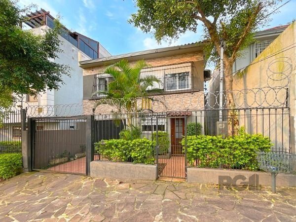 Casa para Venda - 240m², 4 dormitórios, 3 vagas - Nonoai - Pilar Imóveis