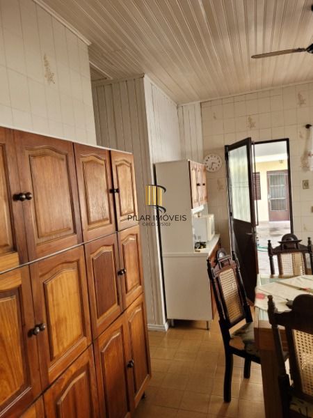 Casa em Porto Alegre, no bairro Cavalhada, com 6 dormitório(s), e 6 banheiros, à