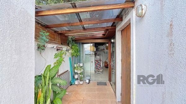 Casa em Porto Alegre, no bairro Ipanema, com 3 dormitório(s), e 3 banheiros, à v