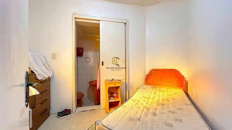 Casa de esquina com 285m², 3 dormitórios, sendo 1 suites, 4 vagas - amplo pátio 