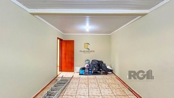 Casa em Porto Alegre, no bairro Vila Nova, com 2 dormitório(s), à venda.