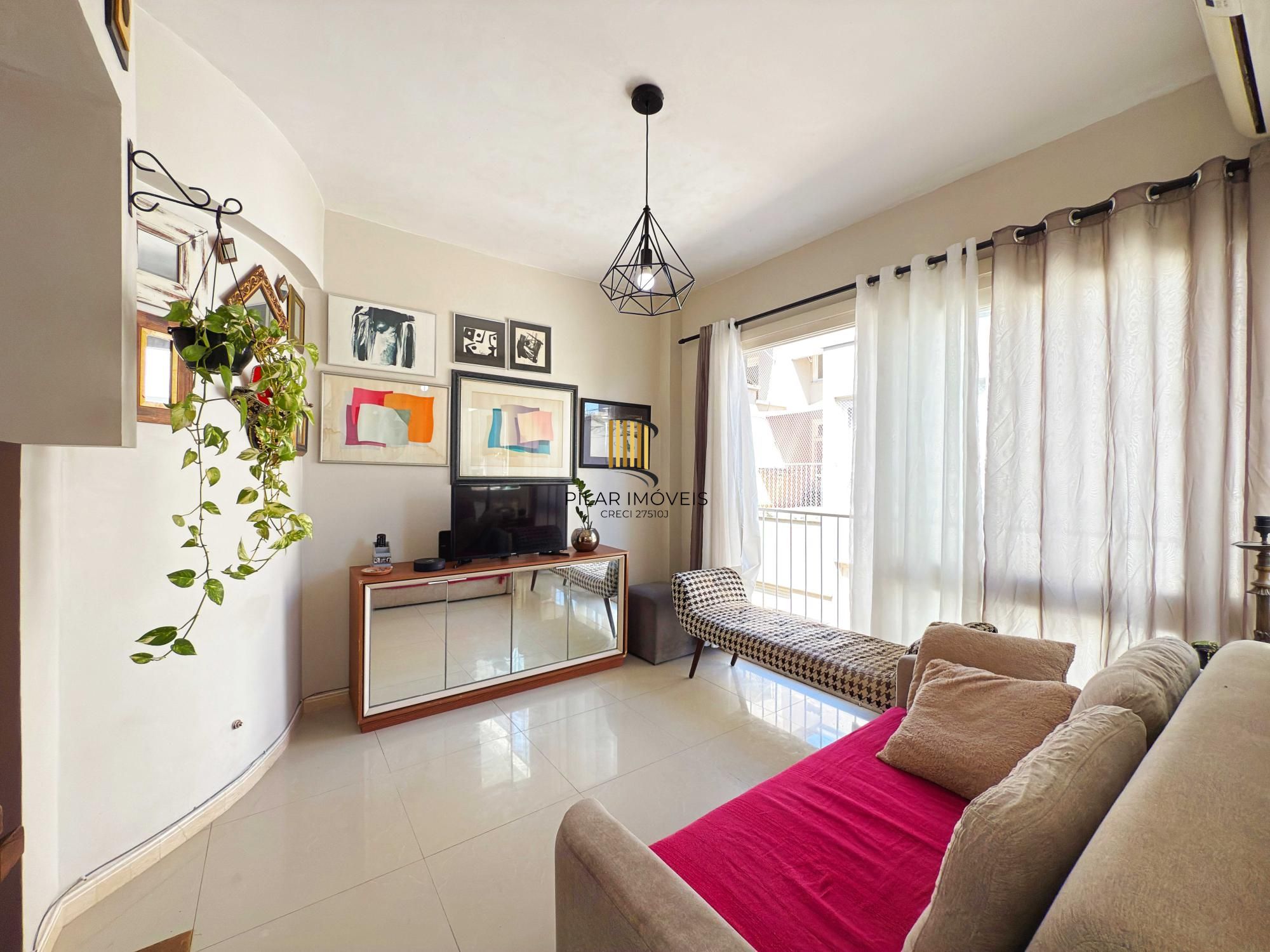 Triplex 4 dormitórios no bairro Pedra Redonda