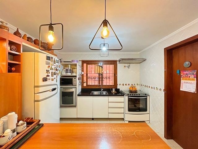 Ótima Residência com 3 dormitórios á venda no Bairro Ipanema.