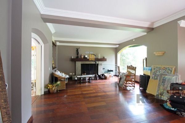 Casa em Porto Alegre, no bairro Pedra Redonda, com 7 dormitório(s), e 7 banheiro