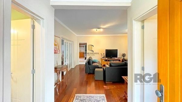 Casa em Porto Alegre, no bairro Ipanema, e 0 banheiros, à venda.