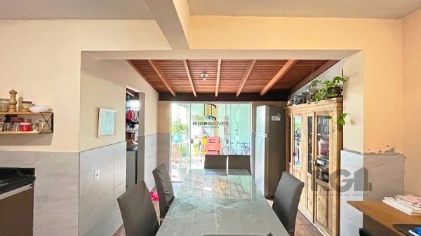 Casa em Porto Alegre, no bairro Cavalhada, com 2 dormitório(s), e 2 banheiros, à