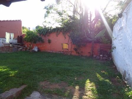 Casa em Porto Alegre, no bairro Espírito Santo, com 2 dormitório(s), e 2 banheir