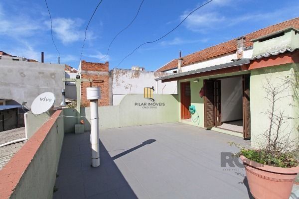 Casa em Porto Alegre, no bairro Floresta, com 3 dormitório(s), e 3 banheiros, à
