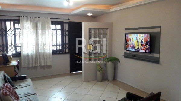 Casa para Venda - 190m², 3 dormitórios, sendo 1 suites, 2 vagas - Cavalhada