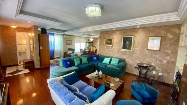 Casa em Porto Alegre, no bairro Vila Assunção, com 3 dormitório(s), e 3 banheiro