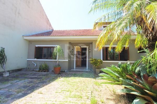 Casa para Venda - 155m², 3 dormitórios, 1 vaga - Guarujá