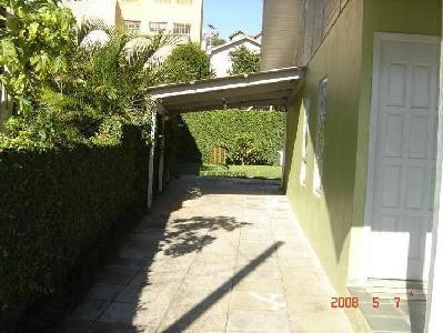 Casa em Porto Alegre, no bairro Ipanema, com 3 dormitório(s), e 3 banheiros, à v