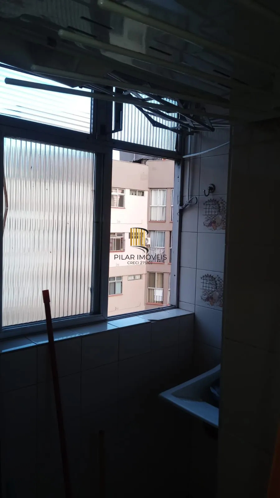 Apartamento no Bairro Cristal com 2 dormitórios.