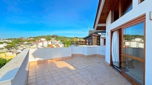 Ótima Cobertura Duplex com 233,00 m² Privativos no Miolo do Bairro Tristeza