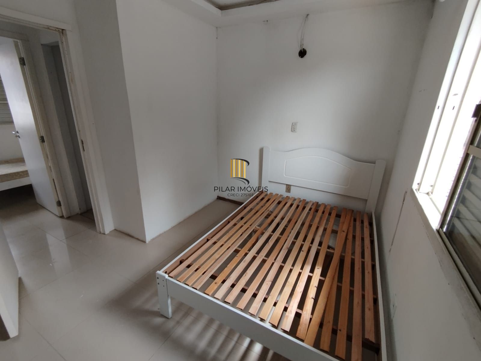 Casa 2 dorm, sala, cozinha, banheiro e área gourmet. Aceita carro no negócio. Nã