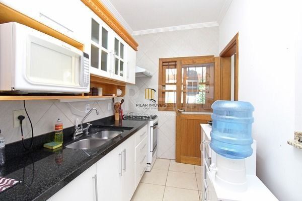 Casa em Porto Alegre, no bairro Espírito Santo, com 3 dormitório(s), à venda.