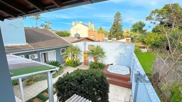 Casa em Porto Alegre, no bairro Ipanema, e 0 banheiros, à venda.