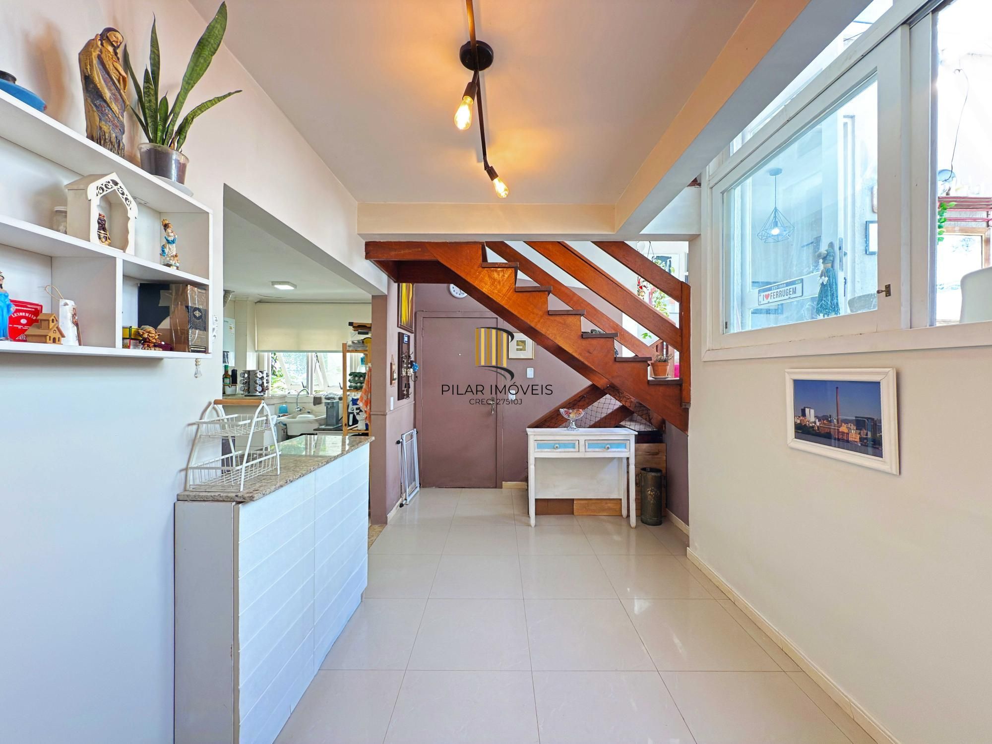 Triplex 4 dormitórios no bairro Pedra Redonda