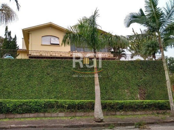 Casa para Venda - 741m², 5 dormitórios, sendo 3 suites, 9 vagas - Espirito Santo