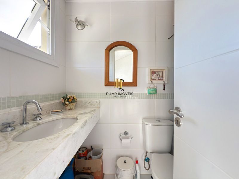 Linda Residência com 3 dormitórios e 1 suíte no Bairro Tristeza para venda.