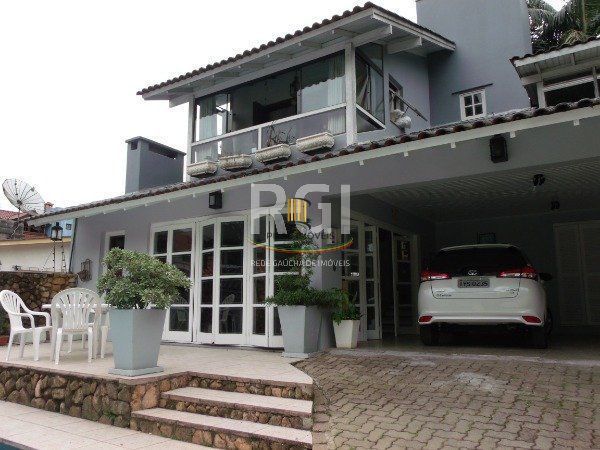 Casa para Venda - 340m², 3 dormitórios, sendo 2 suites, 6 vagas - Jardim Isabel