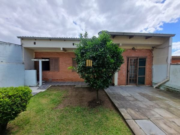 Sobrado em Porto Alegre, no bairro Ponta Grossa, com 4 dormitório(s), e 4 banhei