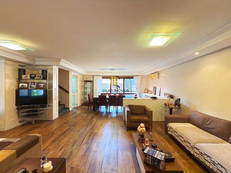 Linda Residência com 3 dormitórios sendo 1 suíte no Jardim Isabel.