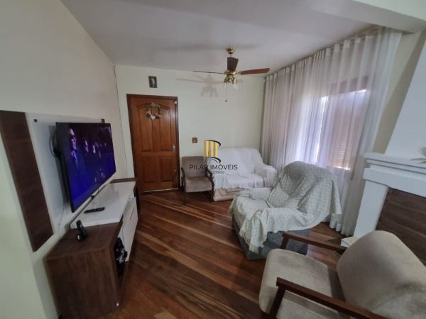 Sobrado em Porto Alegre, no bairro Ponta Grossa, com 4 dormitório(s), e 4 banhei