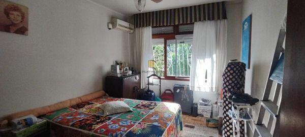 Casa em Porto Alegre, no bairro Jardim Isabel, com 5 dormitório(s), e 5 banheiro