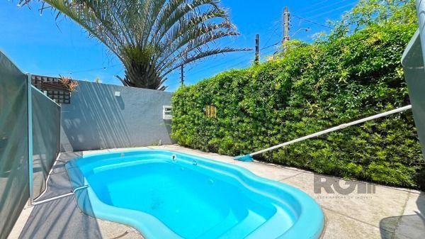 Casa em Porto Alegre, no bairro Aberta dos Morros, com 3 dormitório(s), e 3 banh