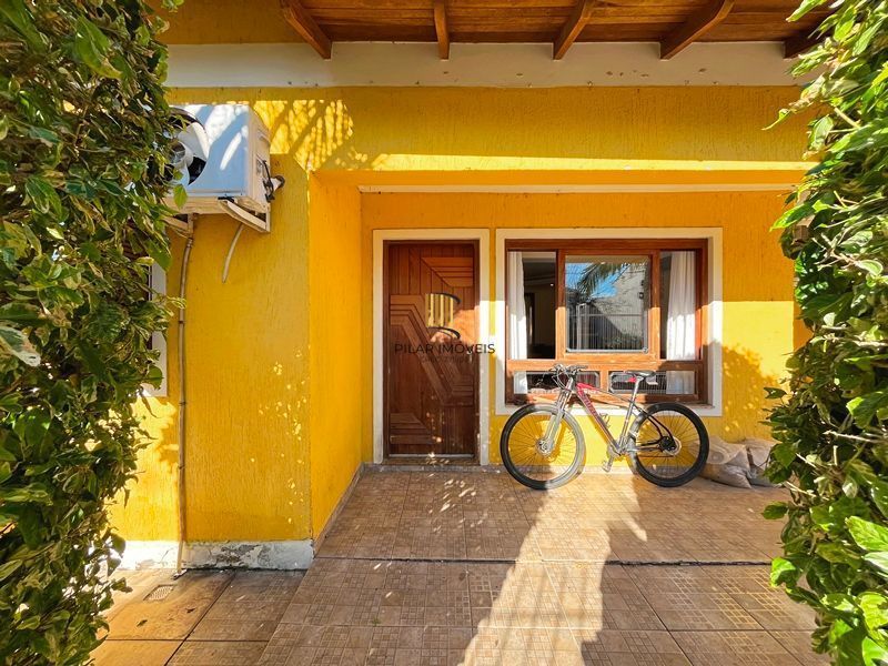 Residência com 2 dormitórios no  Residencial Jardins do Prado.