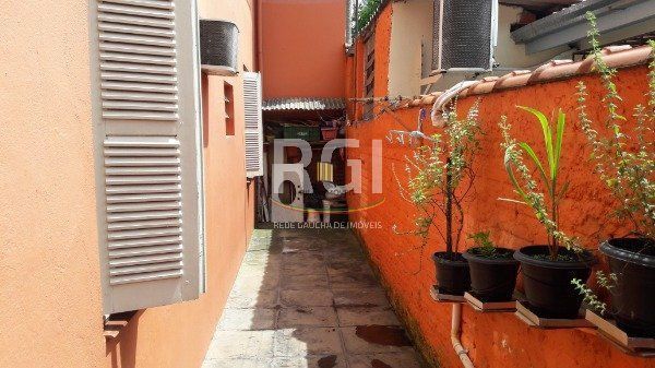 Casa para Venda - 190m², 3 dormitórios, sendo 1 suites, 2 vagas - Cavalhada