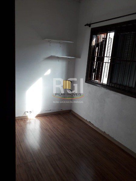 Casa em Porto Alegre, no bairro Espírito Santo, com 2 dormitório(s), e 2 banheir