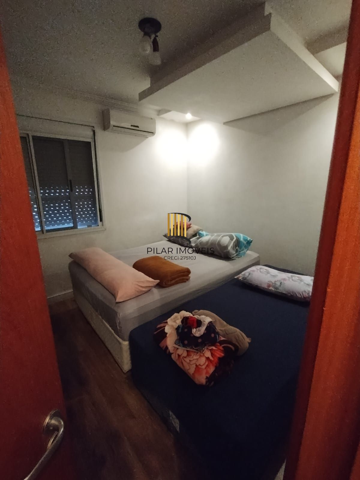 Apartamento 02 quartos, churrasqueira, 01 vaga coberta, bairro Camaquã.