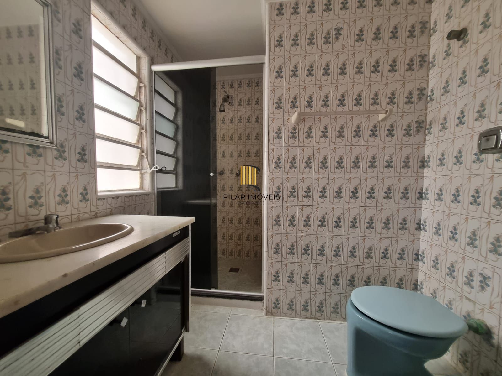 Residência no bairro Camaquã, com 3 dormitório(s), e 3 banheiros,