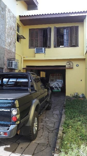 Casa em Porto Alegre, no bairro Aberta dos Morros, com 4 dormitório(s), e 4 banh