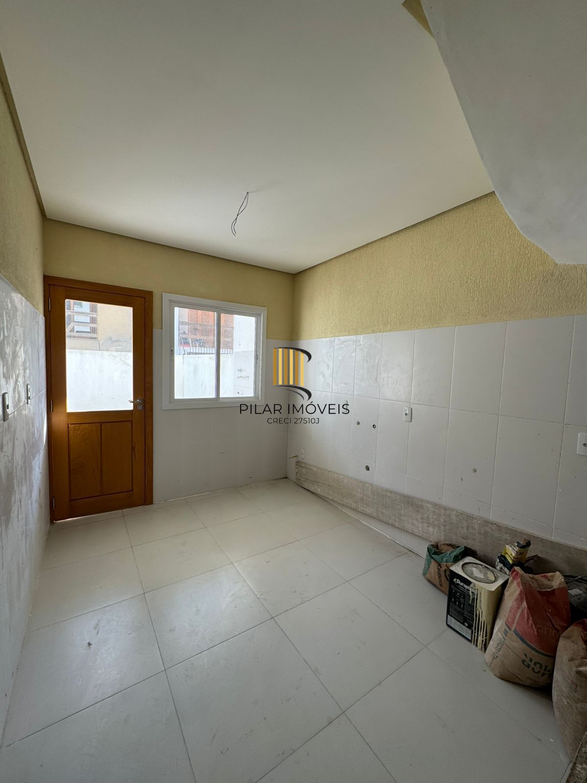 Residência com 3 suítes no Caminhos do Sol.