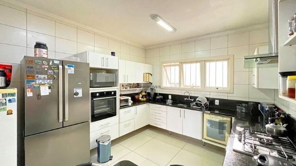 Casa em Porto Alegre, no bairro Ipanema, e 0 banheiros, à venda.