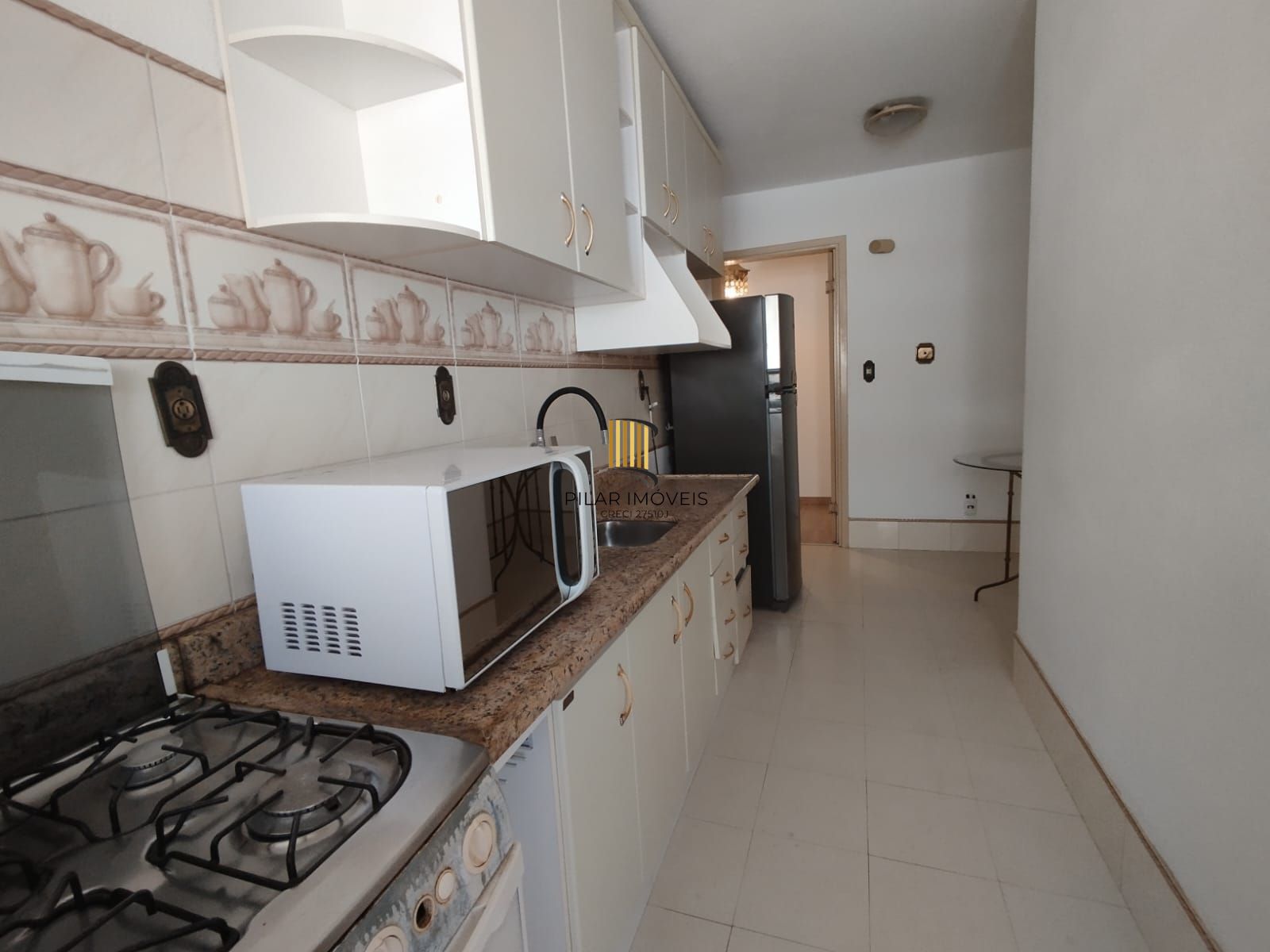 Apartamento 2 dormitórios, closet, 2 banheiros, dep. empregada vista, para o Gua