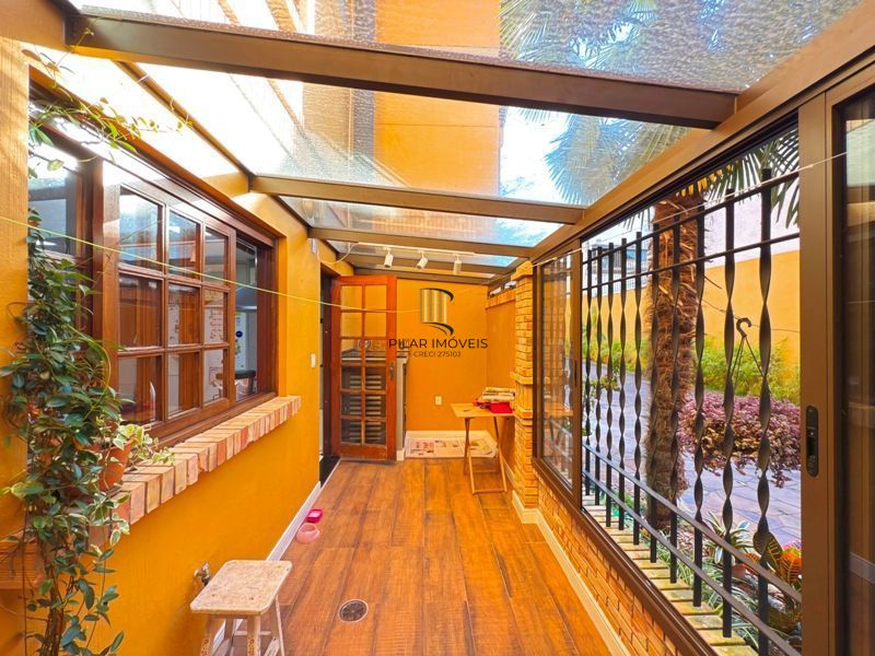 Casa Condominio com 3 dormitórios, sendo 1 suites, 2 vagas - Pedra Redonda