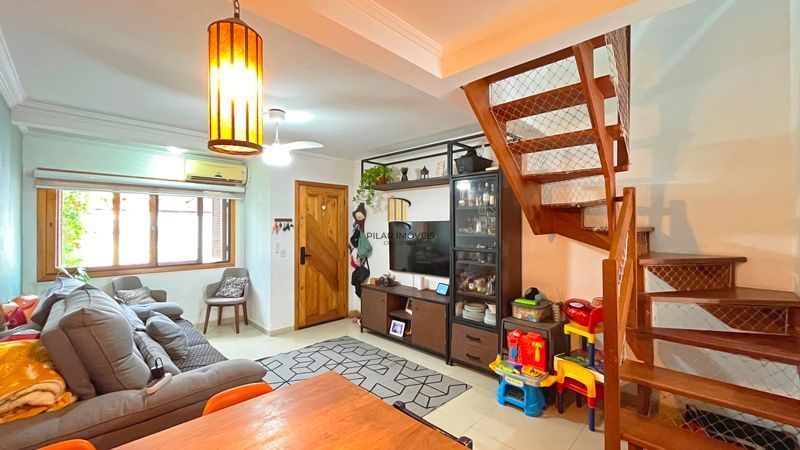 Casa 2 dormitórios à venda Guarujá Porto Alegre/RS