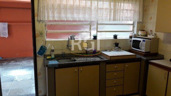 Casa para Venda - 190m², 3 dormitórios, sendo 1 suites, 2 vagas - Cavalhada