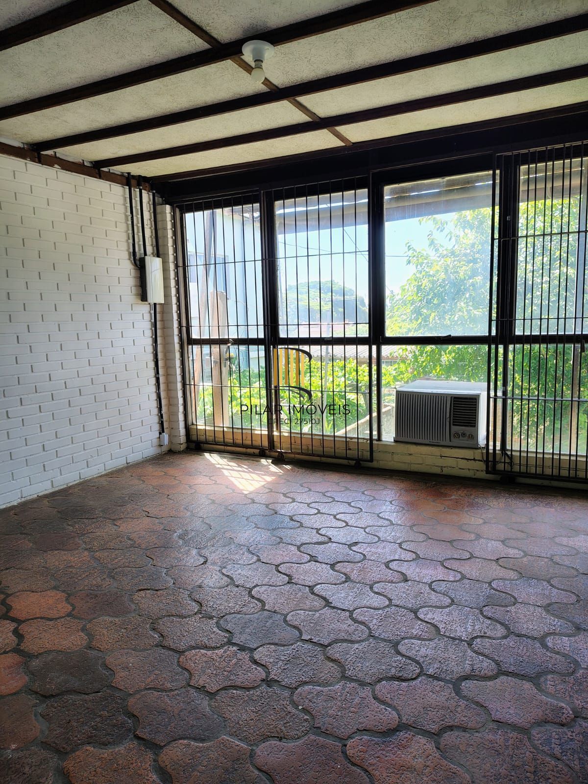 Residência com 3 dormitórios sendo 1 suíte á venda bairro Medianeira