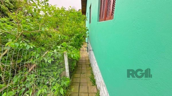 Casa em Porto Alegre, no bairro Vila Nova, com 2 dormitório(s), à venda.