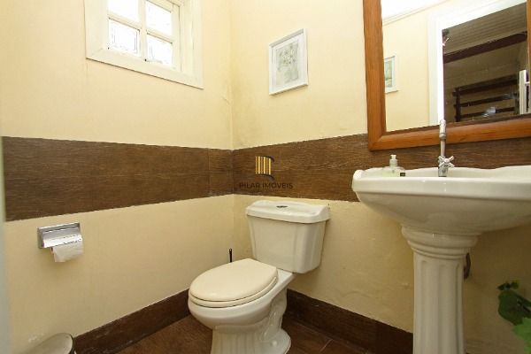 Sobrado para Venda - 208m², 3 dormitórios, sendo 1 suites, 4 vagas - Nonoai